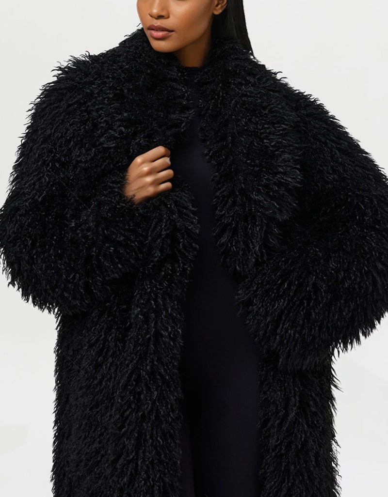 Astra Plush — Manteau long en fourrure mongolian vegan noire