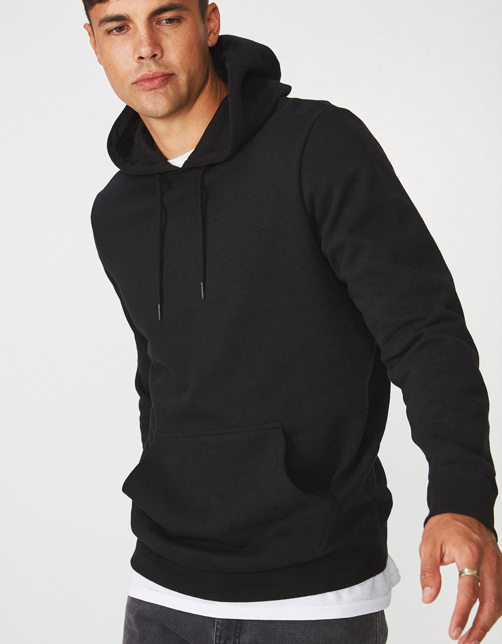 Sweat à Capuche Noir - Lasourcedustyle